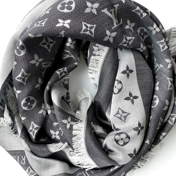 Louis Vuitton Black Denim Monogram Scarf/Shawl - Picture 6 of 8